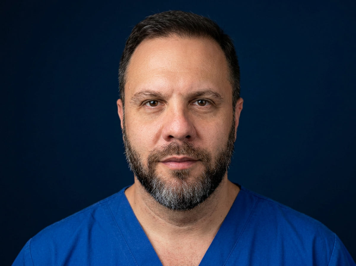 Dr. Mateus Bueno Bueno, cirurgião cardiovascular, no centro cirúrgico
